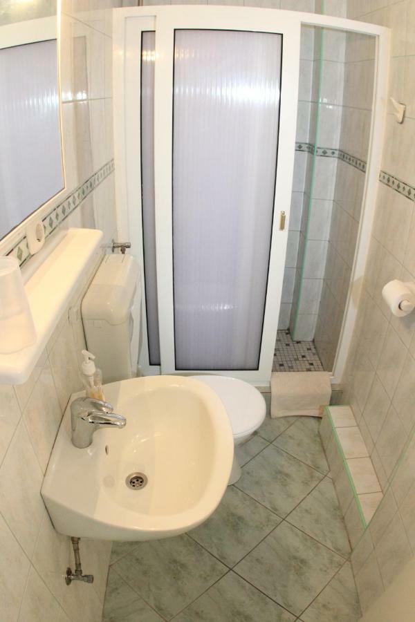 Apartmani Surlin ฮวาร์ ภายนอก รูปภาพ